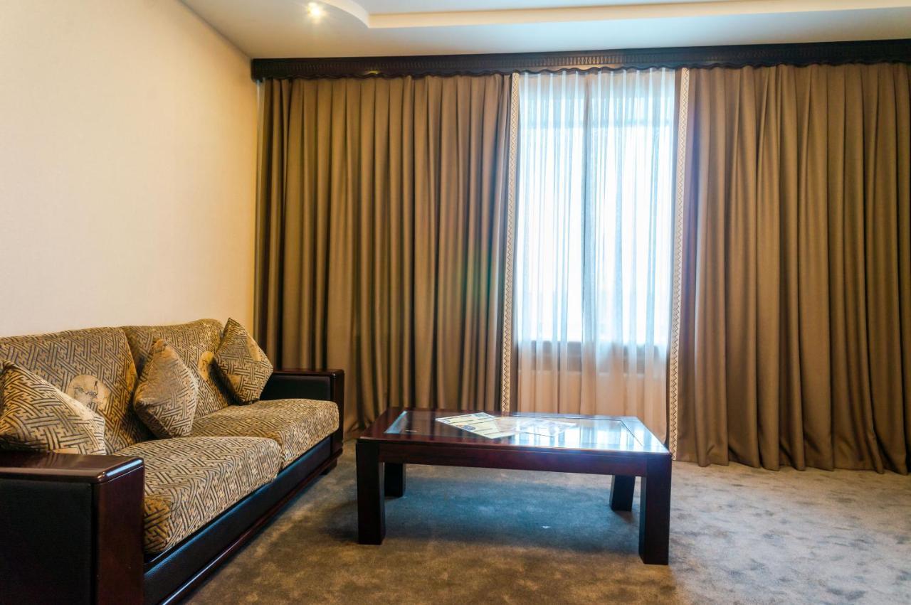 Royal Palace Hotel อัลมาตี ภายนอก รูปภาพ